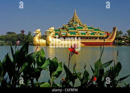 Karaweik Restaurant am Kandawgyi See, Yangon (Rangoon), Myanmar (Burma) Stockfoto