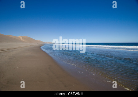 Namib Wüste trifft auf den Ozean Stockfoto