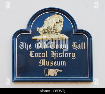 Wand-Plakette an kommunalen Gebäude in alten Margate.  Altes Rathaus Stockfoto