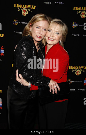 Eve Plumb und Florence Henderson aus The Brady Bunch Post zeigen Foto-Shooting für "Broadway rückwärts 5" zugunsten von Broadway Cares Stockfoto