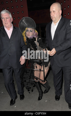 Joanne Stefani Germanotta aka Lady GaGa verlassen Buddha Bar um 01:00 in einem in der Regel empörend Outfit, nachdem er eine Stunde und eine Stockfoto