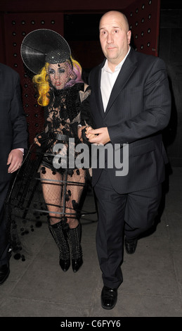 Joanne Stefani Germanotta aka Lady GaGa verlassen Buddha Bar um 01:00 in einem in der Regel empörend Outfit, nachdem er eine Stunde und eine Stockfoto