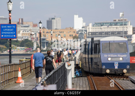 England Essex Southend Zug am pier Stockfoto