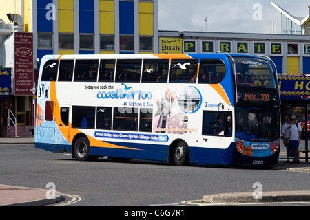 Postkutsche Coastliner Doppeldecker-Bus auf Southsea Seafront England uk Stockfoto