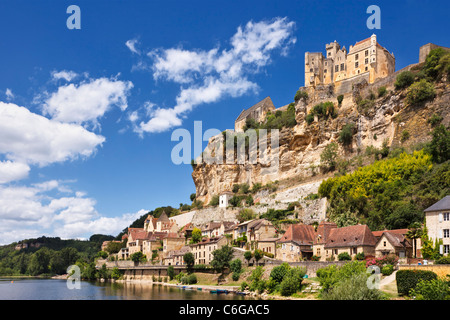 Dordogne - Beynac Schloss et Cazenac in der Dordogne, Frankreich im Sommer Stockfoto