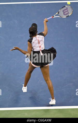 Venus Williams (USA) im Wettbewerb bei den 2011 US Open Tennis. Stockfoto