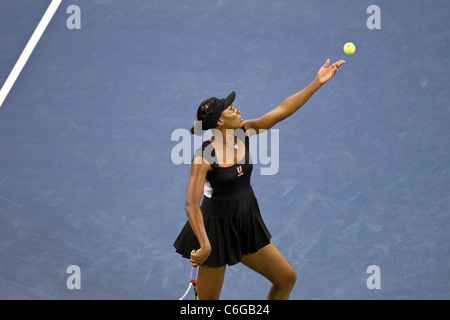 Venus Williams (USA) im Wettbewerb bei den 2011 US Open Tennis. Stockfoto