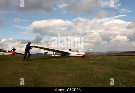 Bei großen Hucklow im Peak District National Park mit dem Derbyshire und Lancashire Gliding Club gleiten Stockfoto