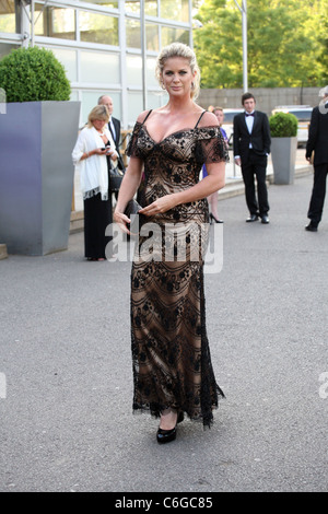 Rachel Hunter The Caudwell Kinder Butterfly Ball anlässlich der Battersea Evolution - draußen Ankünfte London, England- Stockfoto