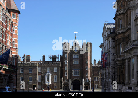 Str. JAMESS Palast, populäre touristische Anziehung und königliche Residenz hier von einem Aussichtspunkt in der St. James Street zu sehen. Stockfoto