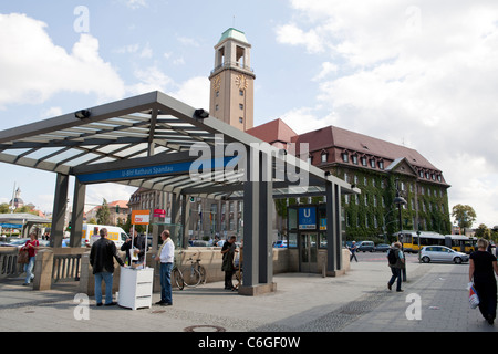 Spandau Rathaus und Bahnhof, Berlin, Deutschland Stockfoto