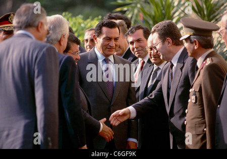 Der türkische Präsident Turgut Özal zum Staatsbesuch nach Ägypten für Gespräche mit ägyptischen Präsidenten Hosni Mubarak. Stockfoto