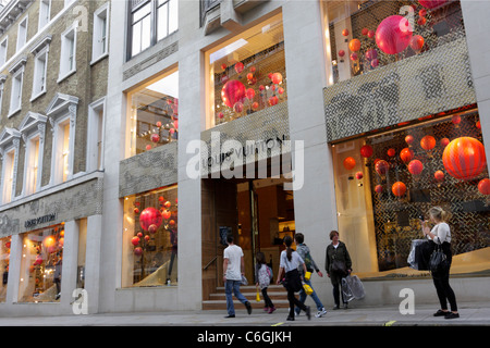 Louis Vuitton Schaufenster Anzeige an Ihren Flagship Store in New Bond Street, London. Stockfoto