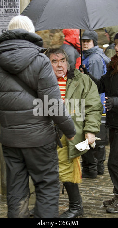 Ronnie Corbett das Set des neuen Films "Burke und Hare" der Film ist eine komödiantische nehmen auf der Geschichte von 1828 Körperfresser Stockfoto