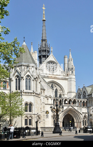 Royal Courts of Justice auch bekannt als Gericht ist gerichtsgebäude Gebäude in der Londoner City auch der Hohe Gerichtshof und Gericht England Strand UK Stockfoto