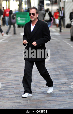 Kiefer Sutherland läuft Besorgungen in Soho. Sutherland ist in London wegen der Vulkanaschewolke aus Island gestrandet. London, Stockfoto