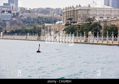 Dolmabahce Palast, ehemalige Residenz der Bosporus, Golden Horn, Marmarameer, Istanbul, Mustafa Kemal Atatürk, Constantinople Stockfoto