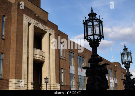 Blick auf das Gillette Building, Art Deco, Grade II Listed Structure an der Great West Road, Brentford, London, Großbritannien Stockfoto