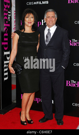 Julie Chen und Les Moonves Los Angeles-premiere von "The Back-Up Plan" im Regency Village Theater in Westwood Los Angeles statt Stockfoto