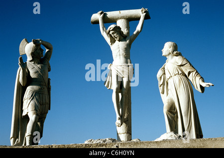 Jesus stirbt am Kreuz. Marmor Skulpturen zeigt die letzten Stunden von Jesus auf dem Kreuzweg auf der Insel Gozo in Malta. Stockfoto