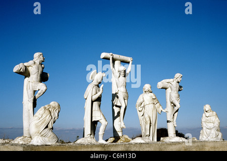 Jesus stirbt am Kreuz. Marmor Skulpturen zeigt die letzten Stunden von Jesus auf dem Kreuzweg auf der Insel Gozo in Malta. Stockfoto