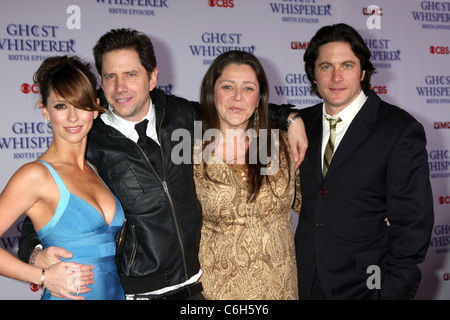 Jennifer Love Hewitt, Jamie Kennedy, Camryn Manheim & David Conrad Partei für die 100. Episode von "Ghost Whisperer" statt Stockfoto