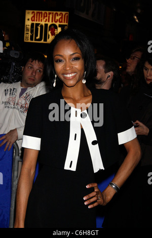 Yaya DaCosta von Amerikas Top Model statt Eröffnungsabend der Broadway-Produktion von "Enron" im Broadhurst Theatre- Stockfoto