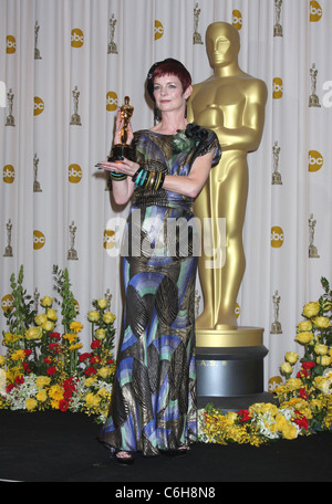 Kostümbildnerin Sandy Powell, Gewinner des Best Costume Design award für "The Young Victoria" der 82. Oscar-Verleihung Stockfoto