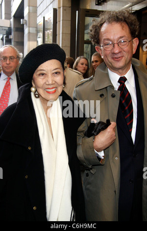 Willa Kim und William Ivey lange Öffnung Nacht der Manhattan Theatre Club-Produktion von "Gesammelte Geschichten" bei Samuel J. Stockfoto