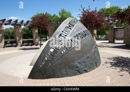 der Weg durch Zeit-Skulptur an der Wand durch die Zeit an den Gabelungen Winnipeg Manitoba Kanada Stockfoto