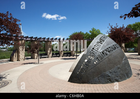 der Weg durch Zeit-Skulptur an der Wand durch die Zeit an den Gabelungen Winnipeg Manitoba Kanada Stockfoto