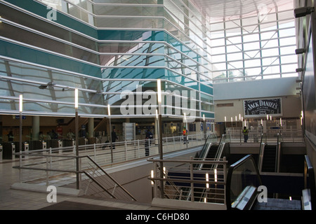 Innenraum der Gautrain Station in Sandton Stockfoto