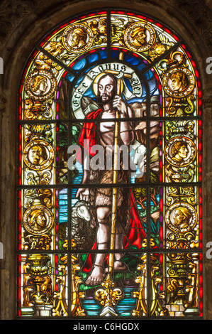 Buntglas-Fenster, Kirche von Santa Maria, Mosteiro Dos Jéronimos, Belem Viertel, Lissabon, Portugal Stockfoto