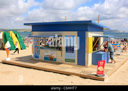 Eis-Shop am Strand von Weymouth, Dorset Stockfoto