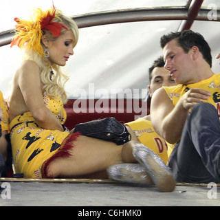 Paris Hilton und Freund Doug Reinhardt genießen die Rio Karneval Parade von eigenen Loge. Rio De Janeiro, Brasilien- Stockfoto