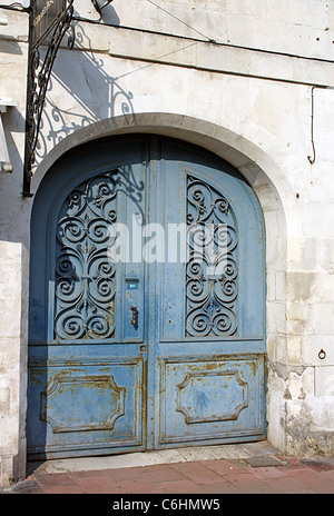 Türöffnung in Rochefort, Charente-Maritime, Frankreich. Stockfoto