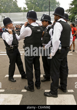 Notting Hill, London-August 25: Britische Polizei Versammlung in Notting Hill Carnival 25. August 2008 in Notting Hill, London Stockfoto