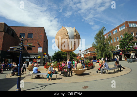 Shelley Fountain in Horsham Bildhauers Angela Conner Stockfoto