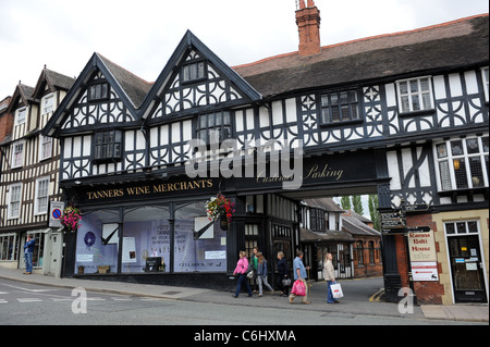 Shrewsbury Town Center Tanners Wine Merchants in Shrewsbury Shropshire England Uk Stockfoto