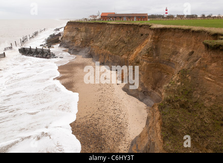 Küste Klippen Happisburgh, Norfolk, UK, zeigen Erosion, an einem kalten Januar Morgen. Stockfoto