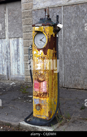 Alte antike Zapfsäule Stockfoto