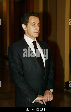 Der französische Präsident Nicolas Sarkozy trifft US-Lautsprecher des Hauses Rep Nancy Pelosi auf dem Capitol Hill 30. März 2010 in Stockfoto