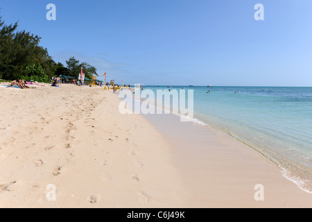 Blick auf beaufsichtigt, Baden am Strand, Green Island, Great Barrier Reef, Queensland, Australien Stockfoto