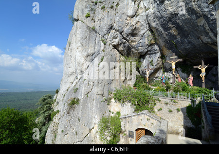 Kreuzigung bei Maria Magdalena Heilige Höhle oder Grotte in der Massiv von Sainte-Baume oder Sainte Baume Mountain Provence Frankreich Stockfoto