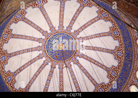 Türkei, Istanbul, Sultanahmet Camii, die Blaue Moschee Innenraum, Detail der Kuppel. Stockfoto