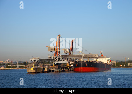 Kohlenstoff-Kai im Hafen von Danzig, Polen. Stockfoto