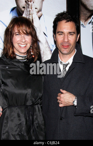 Eric McCormack und seine Frau Janet Holden Eröffnungsabend des Broadway spielen "Nächsten Herbst" im Teatro Helen Hayes. New York Stockfoto