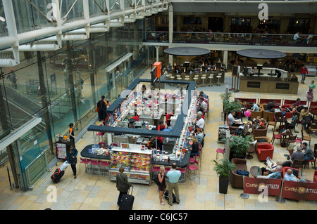 Yo Sushi-Restaurant in Paddington Bahnhof Stockfoto