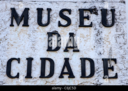 Das Zeichen für das "Museu da Cidade" (d. h. "Stadtmuseum"). Stockfoto