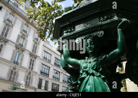 öffentliche Trinkbrunnen Markt der Bastille in Paris Frankreich Stockfoto